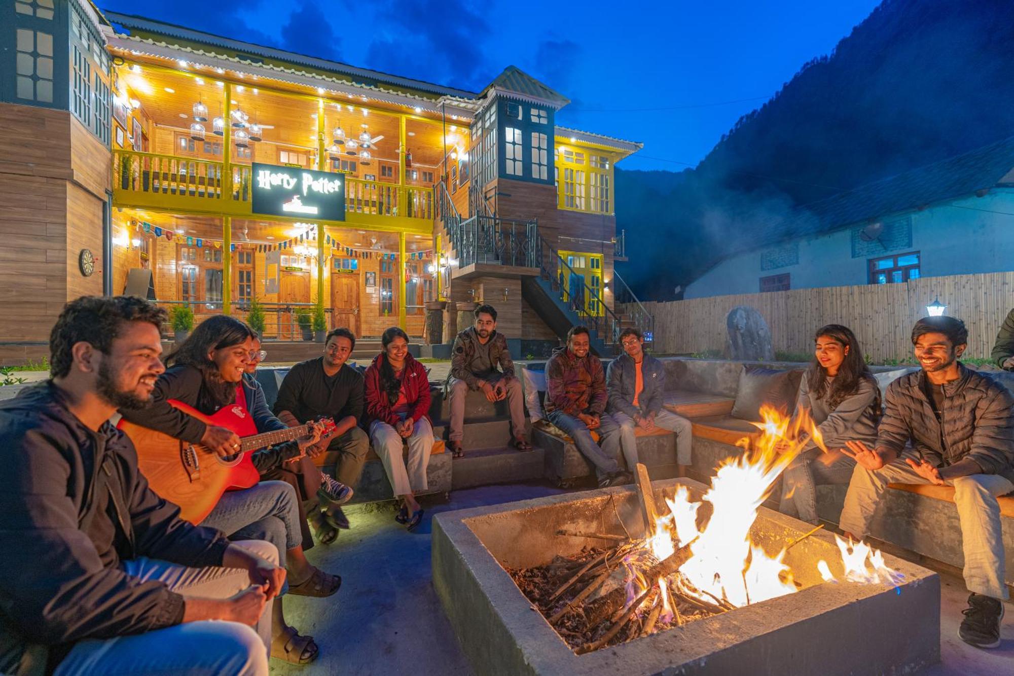 Whoopers Boutique Kasol Hostel Exterior photo